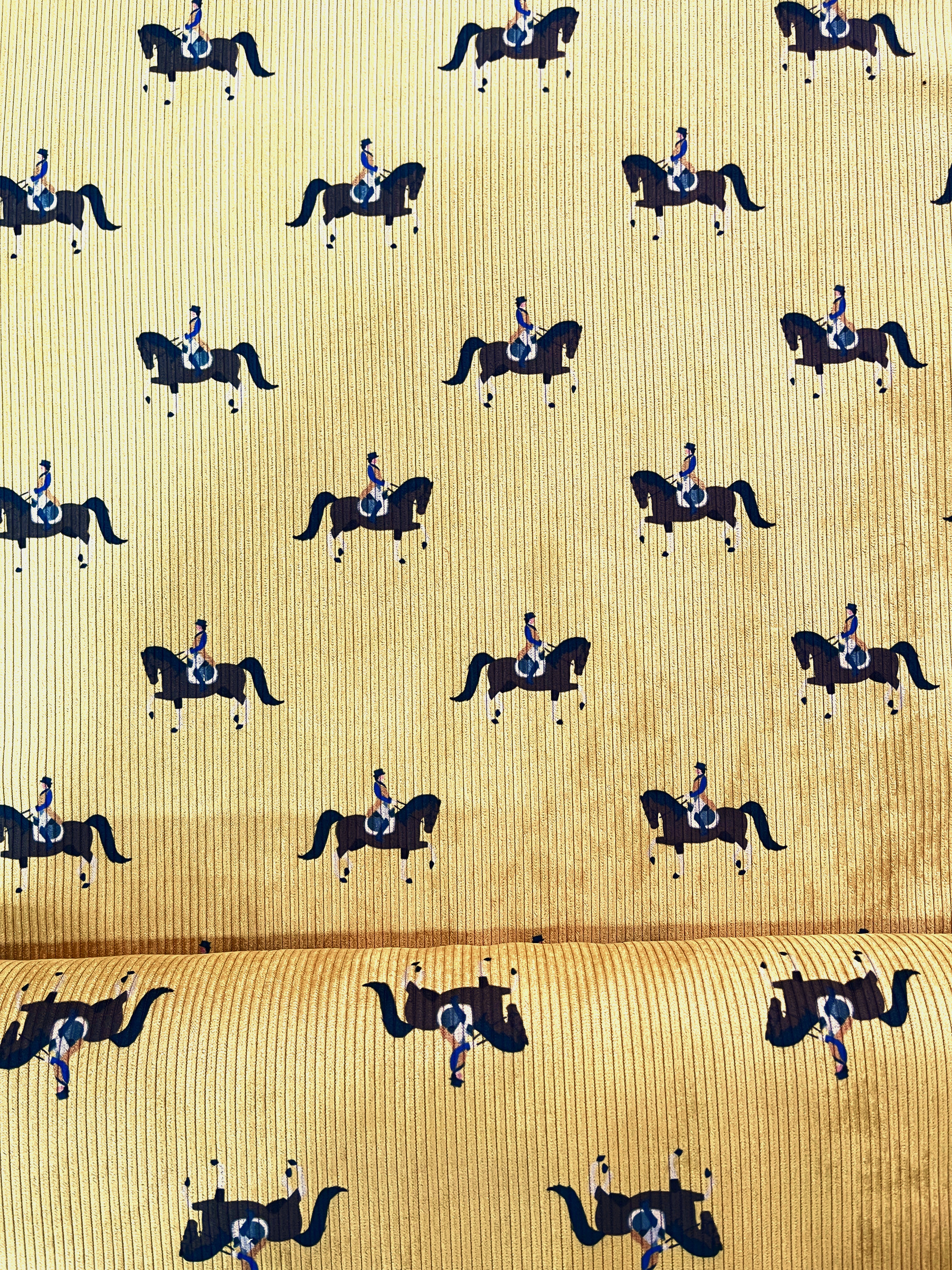 پارچه مخمل کبریتی طرح دار